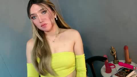 ellaine online show from December 19, 10:10 pm