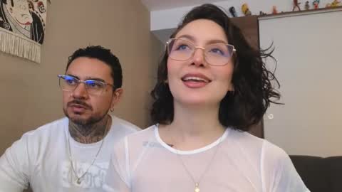 Snapshot of te_para_dos chatting on October 7, 3:42 pm Leo and Luna online show from October 7, 3:42 pm