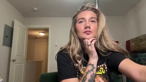 Snapshot of teamtragic chatting on October 18, 2:25 am Katy online show from October 18, 2:25 am