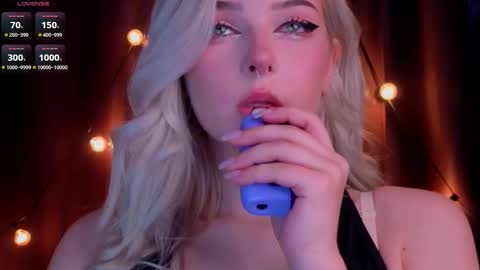 Snapshot of teapartyalice chatting on March 9, 4:38 am Alice online show from March 9, 4:38 am