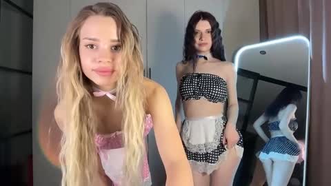 Snapshot of teasekiss chatting on March 27, 6:51 pm Sally and Sandy online show from March 27, 6:51 pm