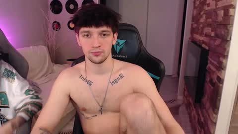 Snapshot of teddy_mode chatting on March 6, 12:18 am Teddy online show from March 6, 12:18 am