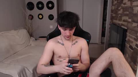 Snapshot of teddy_mode chatting on March 13, 2:29 am Teddy online show from March 13, 2:29 am