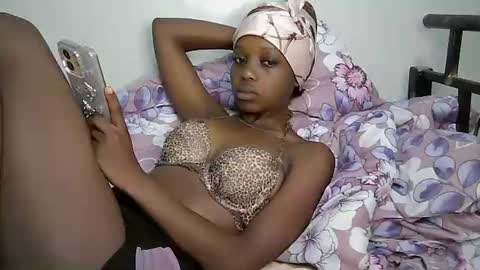 Snapshot of tee_maya chatting on May 28, 10:51 pm Baby maya online show from May 28, 10:51 pm