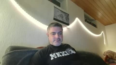 Snapshot of teeforyou chatting on December 10, 5:17 am Peter online show from December 10, 5:17 am