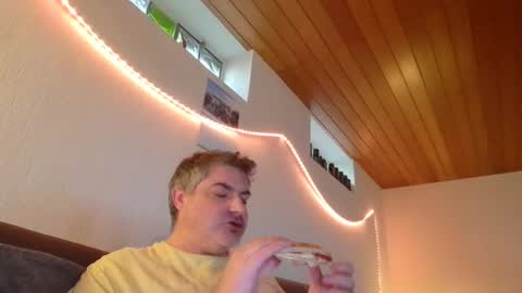 Snapshot of teeforyou chatting on February 2, 7:41 am Peter online show from February 2, 7:41 am