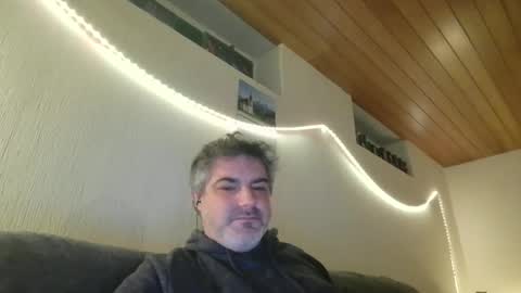 Snapshot of teeforyou chatting on March 9, 5:33 am Peter online show from March 9, 5:33 am