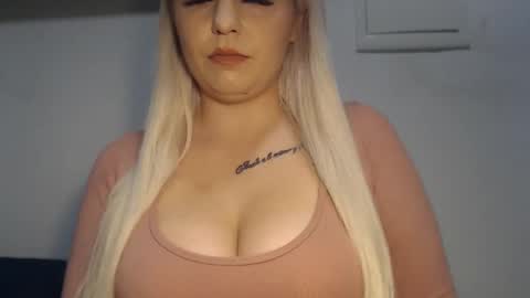 Teeyara  online show from November 7, 3:01 pm