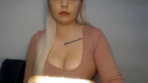 Teeyara  online show from November 15, 1:18 pm