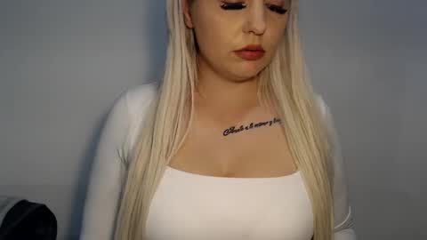 Teeyara  online show from November 26, 6:20 pm