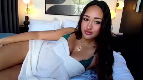 Telea Evans online show from October 5, 1:26 am