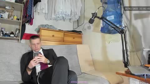 Virg Lszl online show from February 16, 8:00 pm