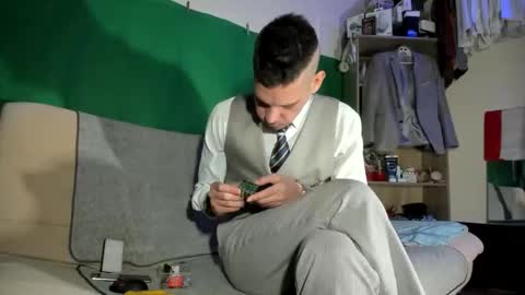 Virg Lszl online show from December 5, 6:26 pm