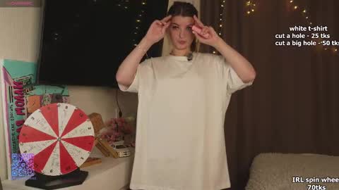 Sarah     online show from October 13, 3:39 am