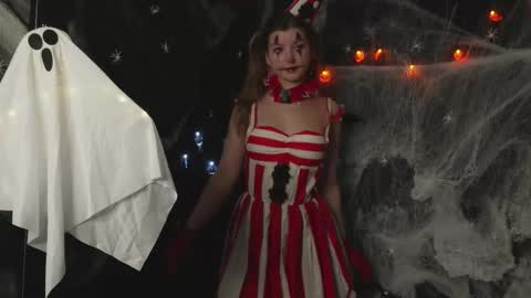 Sarah     online show from October 24, 3:58 am