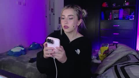 Snapshot of temptationsweet__ chatting on March 16, 5:02 am Sara online show from March 16, 5:02 am