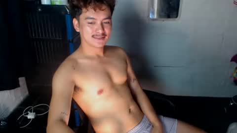 Snapshot of tempting_jon chatting on April 9, 2:33 am tempting_jon online show from April 9, 2:33 am