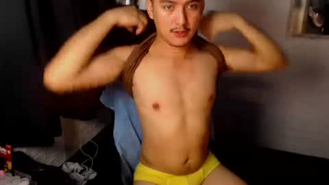 Snapshot of tempting_jon chatting on April 26, 3:48 am tempting_jon online show from April 26, 3:48 am