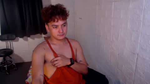 Snapshot of tempting_jon chatting on June 3, 2:36 am tempting_jon online show from June 3, 2:36 am