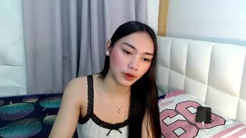 YOGIRL MAXINE online show from June 17, 1:45 pm