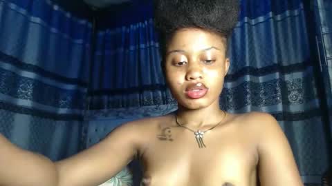 Snapshot of temptqueen chatting on June 2, 2:35 am VELVET online show from June 2, 2:35 am