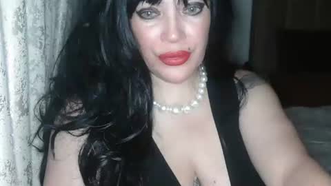 Snapshot of temptresscrystalia chatting on December 18, 9:43 pm talia i m french girl online show from December 18, 9:43 pm