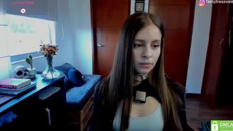 Snapshot of temptressweet chatting on October 30, 9:59 pm Scar online show from October 30, 9:59 pm