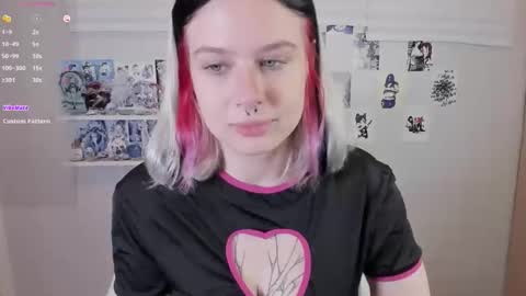 Snapshot of tender__kitty chatting on November 7, 2:50 pm Sue online show from November 7, 2:50 pm