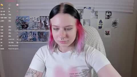 Snapshot of tender__kitty chatting on November 12, 3:56 pm Sue online show from November 12, 3:56 pm