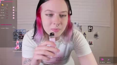 Snapshot of tender__kitty chatting on November 25, 3:01 pm Sue online show from November 25, 3:01 pm