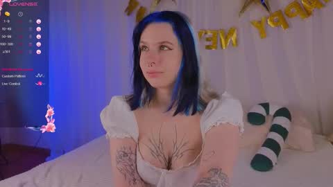 Snapshot of tender__kitty chatting on December 15, 10:08 am Sue online show from December 15, 10:08 am