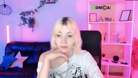 Snapshot of tender_amelia chatting on June 5, 8:20 am Ami online show from June 5, 8:20 am