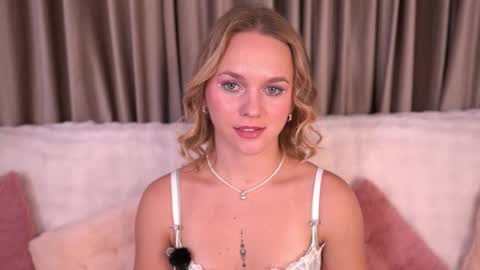 Snapshot of tendercrush chatting on December 14, 6:12 pm Ellis online show from December 14, 6:12 pm