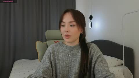 Mia online show from April 25, 1:36 pm