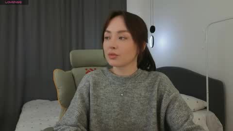 Mia online show from April 25, 1:41 pm