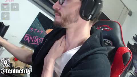 Snapshot of teninchty chatting on November 17, 4:18 am Ty online show from November 17, 4:18 am