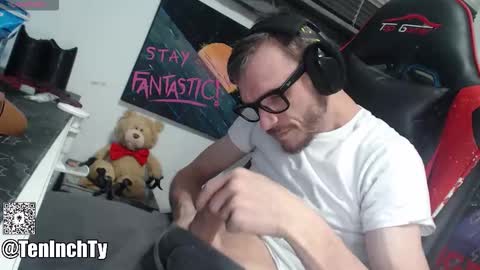 Snapshot of teninchty chatting on November 18, 6:45 pm Ty online show from November 18, 6:45 pm