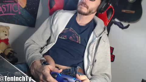 Snapshot of teninchty chatting on December 3, 4:38 pm Ty online show from December 3, 4:38 pm