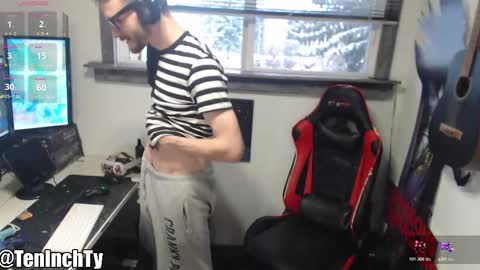 Snapshot of teninchty chatting on December 5, 4:47 pm Ty online show from December 5, 4:47 pm