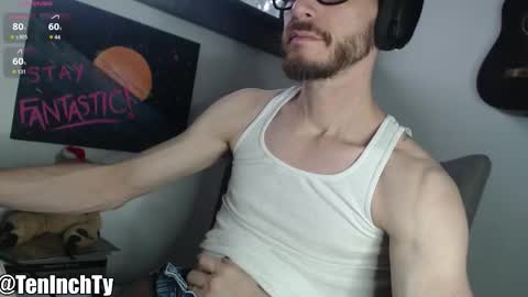 Snapshot of teninchty chatting on December 17, 5:19 pm Ty online show from December 17, 5:19 pm