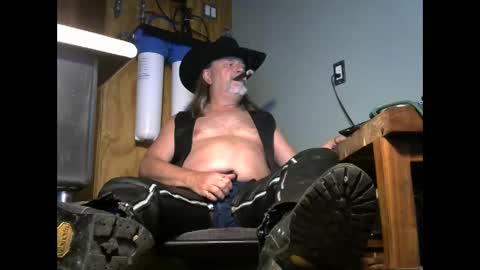 Snapshot of tennredneck chatting on November 9, 4:22 am Tennredneck online show from November 9, 4:22 am