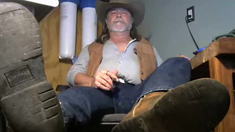 Snapshot of tennredneck chatting on November 29, 3:53 am Tennredneck online show from November 29, 3:53 am