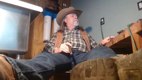 Snapshot of tennredneck chatting on February 2, 2:10 am Tennredneck online show from February 2, 2:10 am