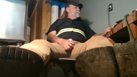 Snapshot of tennredneck chatting on April 14, 1:33 am Tennredneck online show from April 14, 1:33 am