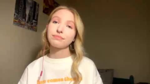 Im Olivia online show from October 6, 6:05 pm