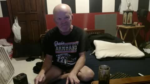 Snapshot of terdy2366 chatting on December 5, 8:11 am terdy2366 online show from December 5, 8:11 am