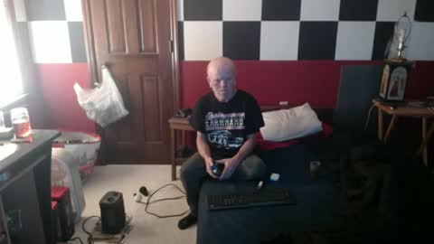 Snapshot of terdy2366 chatting on December 24, 5:13 pm terdy2366 online show from December 24, 5:13 pm