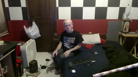 Snapshot of terdy2366 chatting on December 25, 2:14 am terdy2366 online show from December 25, 2:14 am