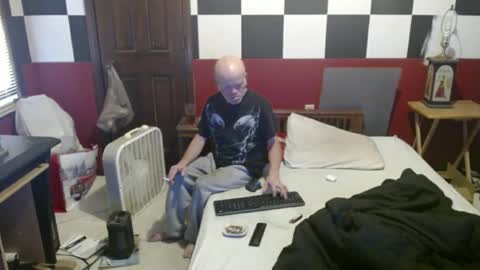 Snapshot of terdy2366 chatting on February 4, 1:27 pm terdy2366 online show from February 4, 1:27 pm
