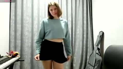 Anny Simpson online show from June 9, 9:37 pm